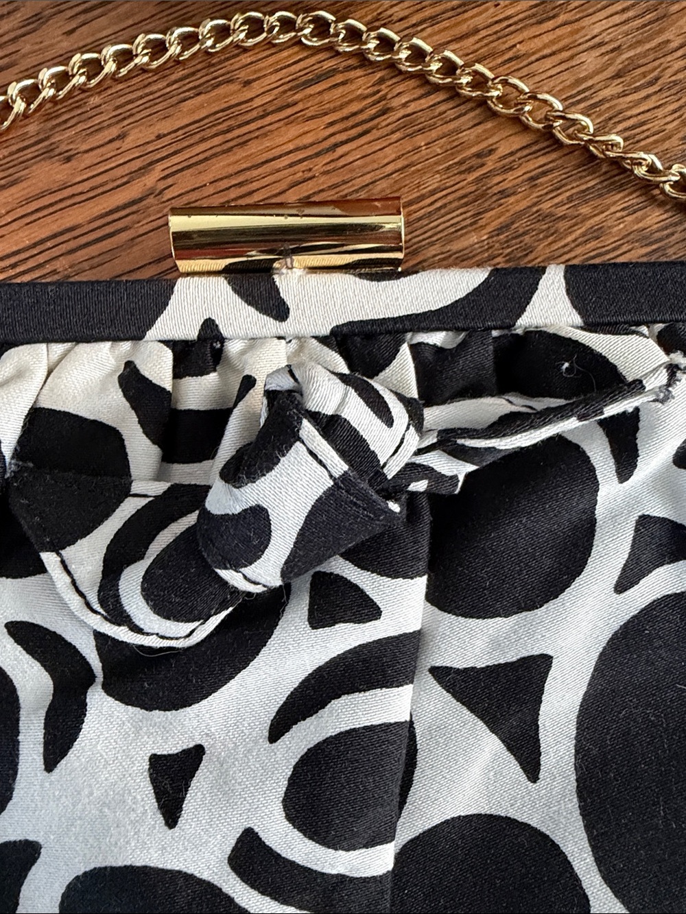 Talbots frame clutch with gold chain shoulder strap, black and white print w/bow - Picture 4 of 7